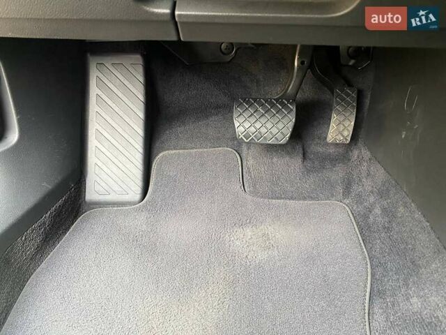 Черный Фольксваген Пассат, объемом двигателя 1.97 л и пробегом 277 тыс. км за 16000 $, фото 49 на Automoto.ua