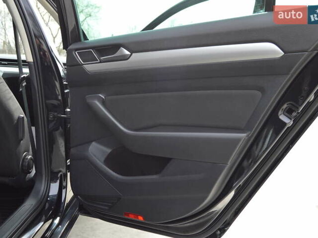 Чорний Фольксваген Пассат, об'ємом двигуна 1.97 л та пробігом 215 тис. км за 15000 $, фото 20 на Automoto.ua