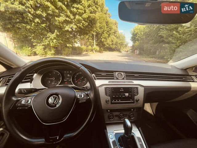 Черный Фольксваген Пассат, объемом двигателя 1.6 л и пробегом 307 тыс. км за 13350 $, фото 16 на Automoto.ua