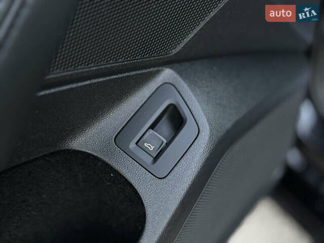 Чорний Фольксваген Пассат, об'ємом двигуна 1.97 л та пробігом 191 тис. км за 17000 $, фото 34 на Automoto.ua