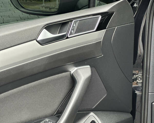 Черный Фольксваген Пассат, объемом двигателя 1.6 л и пробегом 250 тыс. км за 13500 $, фото 22 на Automoto.ua