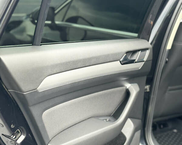 Черный Фольксваген Пассат, объемом двигателя 1.6 л и пробегом 250 тыс. км за 13500 $, фото 16 на Automoto.ua