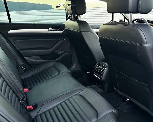 Черный Фольксваген Пассат, объемом двигателя 1.6 л и пробегом 195 тыс. км за 16000 $, фото 14 на Automoto.ua