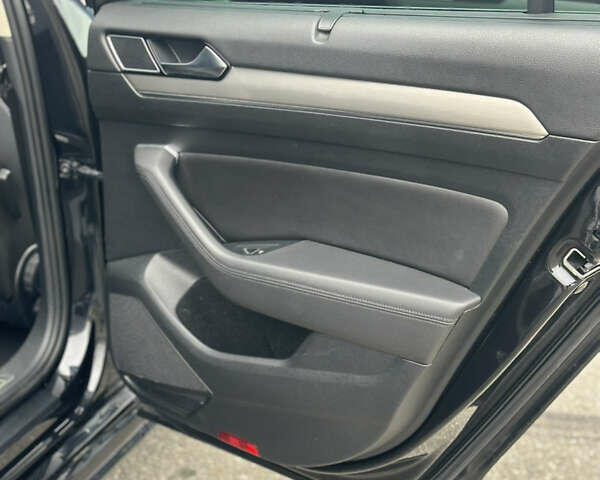 Чорний Фольксваген Пассат, об'ємом двигуна 1.97 л та пробігом 350 тис. км за 16500 $, фото 35 на Automoto.ua