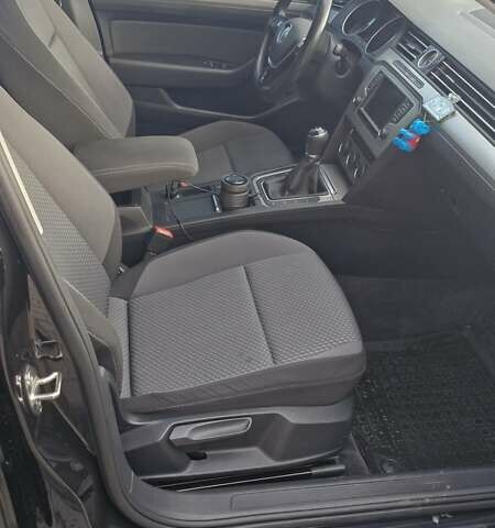 Черный Фольксваген Пассат, объемом двигателя 1.6 л и пробегом 267 тыс. км за 13000 $, фото 13 на Automoto.ua