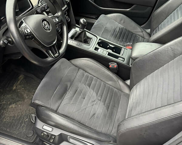 Черный Фольксваген Пассат, объемом двигателя 1.97 л и пробегом 350 тыс. км за 16000 $, фото 3 на Automoto.ua