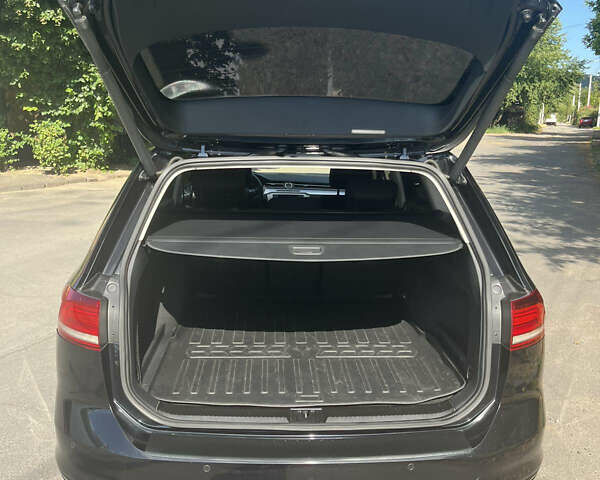 Черный Фольксваген Пассат, объемом двигателя 1.6 л и пробегом 307 тыс. км за 13350 $, фото 12 на Automoto.ua