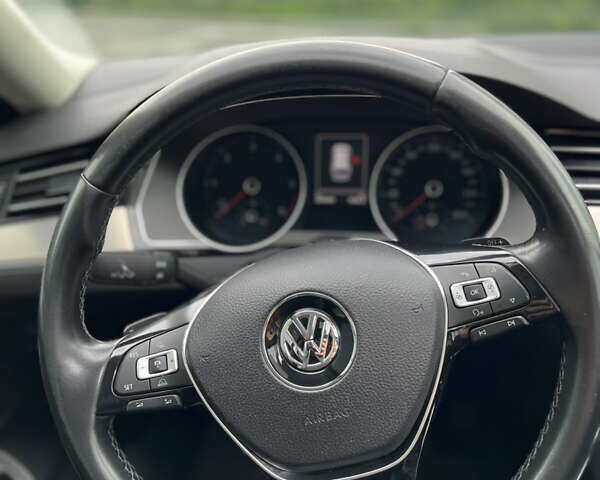 Черный Фольксваген Пассат, объемом двигателя 1.97 л и пробегом 284 тыс. км за 15500 $, фото 19 на Automoto.ua