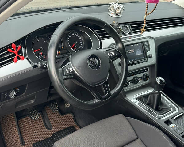 Чорний Фольксваген Пассат, об'ємом двигуна 1.6 л та пробігом 302 тис. км за 13200 $, фото 5 на Automoto.ua