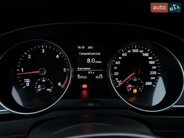 Черный Фольксваген Пассат, объемом двигателя 1.97 л и пробегом 327 тыс. км за 13000 $, фото 6 на Automoto.ua