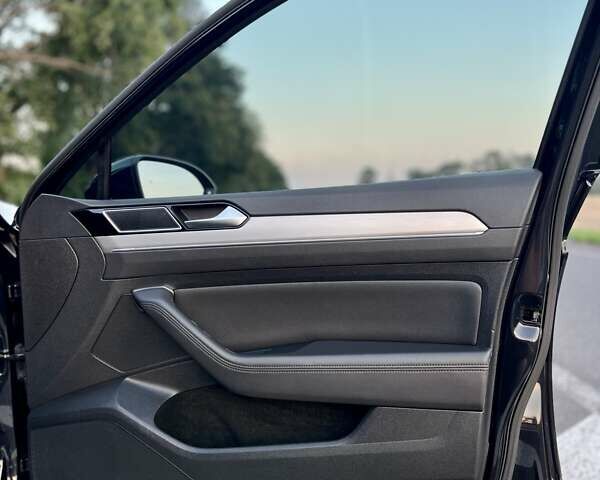 Черный Фольксваген Пассат, объемом двигателя 1.97 л и пробегом 370 тыс. км за 15500 $, фото 40 на Automoto.ua