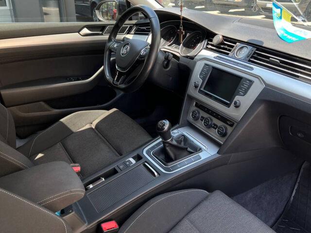 Чорний Фольксваген Пассат, об'ємом двигуна 1.6 л та пробігом 226 тис. км за 14300 $, фото 17 на Automoto.ua