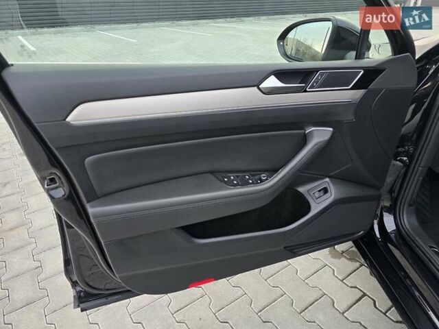 Чорний Фольксваген Пассат, об'ємом двигуна 1.97 л та пробігом 246 тис. км за 15900 $, фото 18 на Automoto.ua