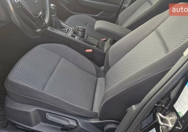 Черный Фольксваген Пассат, объемом двигателя 1.6 л и пробегом 267 тыс. км за 13000 $, фото 10 на Automoto.ua