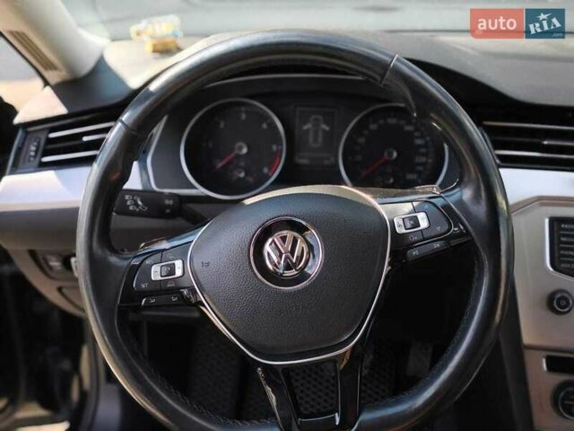 Черный Фольксваген Пассат, объемом двигателя 1.6 л и пробегом 294 тыс. км за 13200 $, фото 6 на Automoto.ua