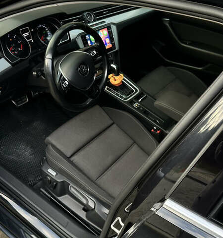 Черный Фольксваген Пассат, объемом двигателя 1.6 л и пробегом 256 тыс. км за 15000 $, фото 35 на Automoto.ua