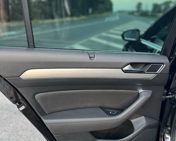 Черный Фольксваген Пассат, объемом двигателя 1.97 л и пробегом 370 тыс. км за 15500 $, фото 55 на Automoto.ua