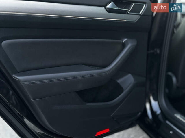 Чорний Фольксваген Пассат, об'ємом двигуна 1.97 л та пробігом 191 тис. км за 17000 $, фото 66 на Automoto.ua