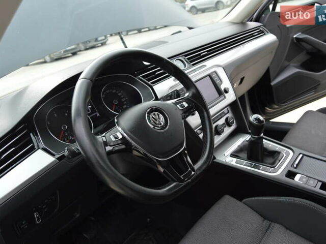 Чорний Фольксваген Пассат, об'ємом двигуна 1.97 л та пробігом 215 тис. км за 15000 $, фото 23 на Automoto.ua