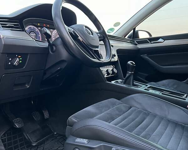 Черный Фольксваген Пассат, объемом двигателя 1.97 л и пробегом 370 тыс. км за 15500 $, фото 69 на Automoto.ua