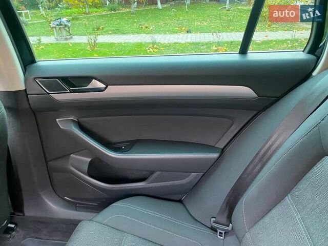 Черный Фольксваген Пассат, объемом двигателя 1.97 л и пробегом 277 тыс. км за 16000 $, фото 41 на Automoto.ua