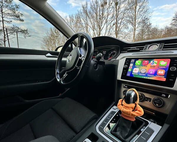 Черный Фольксваген Пассат, объемом двигателя 1.6 л и пробегом 256 тыс. км за 15000 $, фото 52 на Automoto.ua