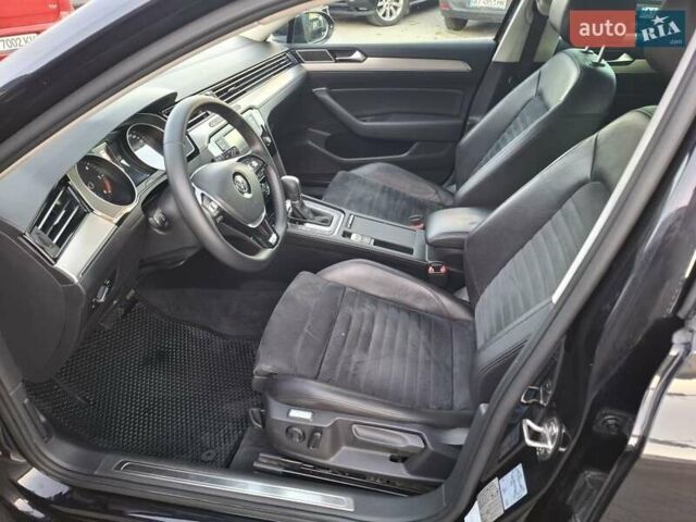 Чорний Фольксваген Пассат, об'ємом двигуна 2 л та пробігом 275 тис. км за 15999 $, фото 4 на Automoto.ua