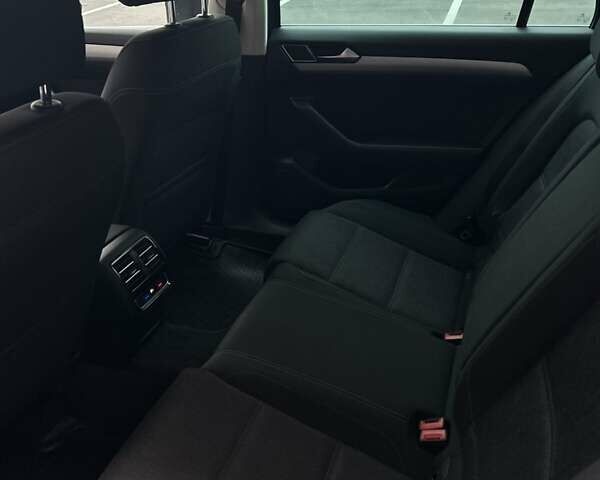 Черный Фольксваген Пассат, объемом двигателя 1.97 л и пробегом 241 тыс. км за 13800 $, фото 12 на Automoto.ua