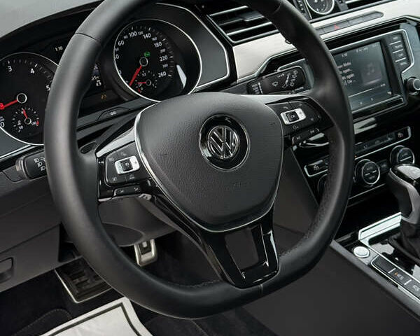 Чорний Фольксваген Пассат, об'ємом двигуна 2 л та пробігом 260 тис. км за 16700 $, фото 31 на Automoto.ua