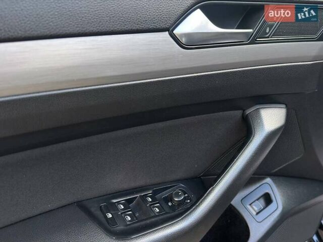 Черный Фольксваген Пассат, объемом двигателя 1.6 л и пробегом 250 тыс. км за 14300 $, фото 11 на Automoto.ua