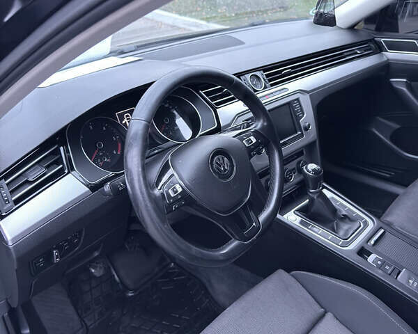 Черный Фольксваген Пассат, объемом двигателя 1.97 л и пробегом 327 тыс. км за 13000 $, фото 13 на Automoto.ua