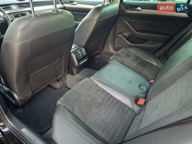 Чорний Фольксваген Пассат, об'ємом двигуна 2 л та пробігом 275 тис. км за 15999 $, фото 3 на Automoto.ua