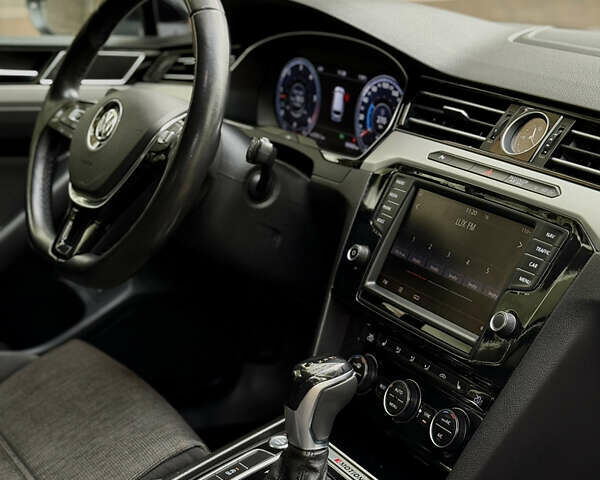 Черный Фольксваген Пассат, объемом двигателя 1.97 л и пробегом 205 тыс. км за 16600 $, фото 36 на Automoto.ua