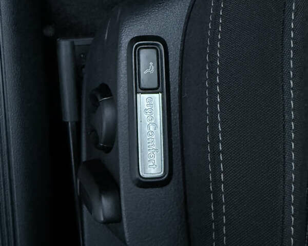 Черный Фольксваген Пассат, объемом двигателя 1.97 л и пробегом 327 тыс. км за 13000 $, фото 15 на Automoto.ua