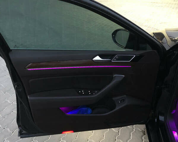 Черный Фольксваген Пассат, объемом двигателя 1.97 л и пробегом 300 тыс. км за 15650 $, фото 10 на Automoto.ua