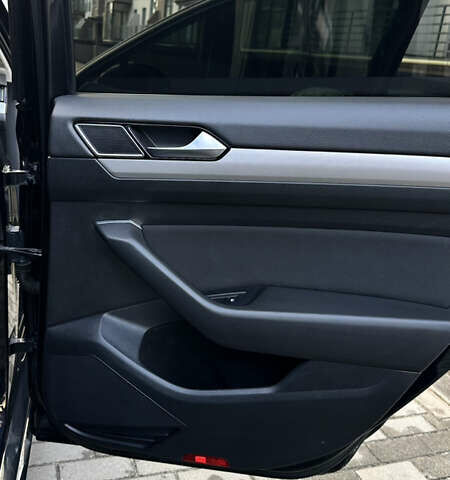 Черный Фольксваген Пассат, объемом двигателя 1.6 л и пробегом 256 тыс. км за 15000 $, фото 50 на Automoto.ua