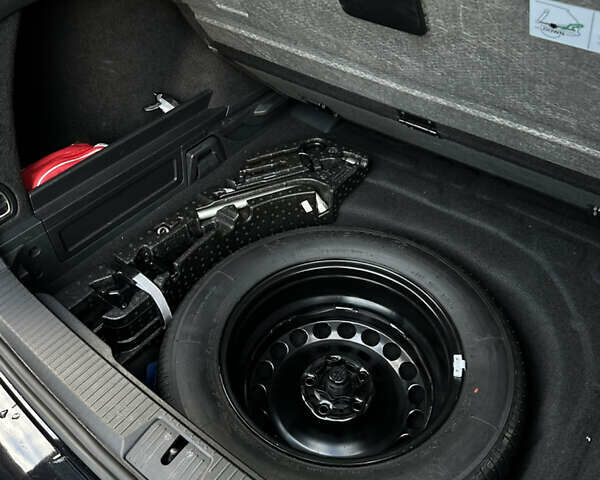 Черный Фольксваген Пассат, объемом двигателя 1.6 л и пробегом 256 тыс. км за 15000 $, фото 28 на Automoto.ua