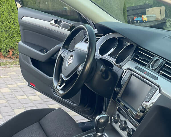 Черный Фольксваген Пассат, объемом двигателя 1.97 л и пробегом 254 тыс. км за 15800 $, фото 19 на Automoto.ua