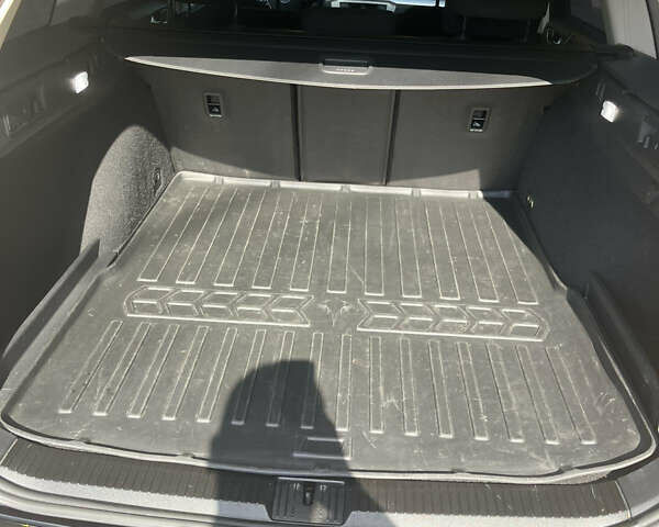 Черный Фольксваген Пассат, объемом двигателя 1.6 л и пробегом 307 тыс. км за 13350 $, фото 10 на Automoto.ua