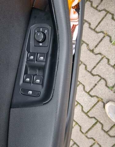 Черный Фольксваген Пассат, объемом двигателя 1.97 л и пробегом 255 тыс. км за 15000 $, фото 19 на Automoto.ua