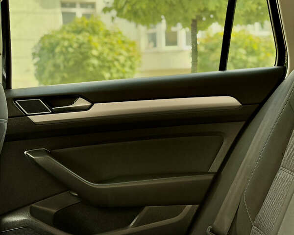 Черный Фольксваген Пассат, объемом двигателя 1.97 л и пробегом 205 тыс. км за 16600 $, фото 18 на Automoto.ua