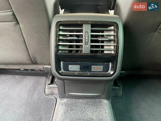 Черный Фольксваген Пассат, объемом двигателя 1.97 л и пробегом 277 тыс. км за 16000 $, фото 43 на Automoto.ua