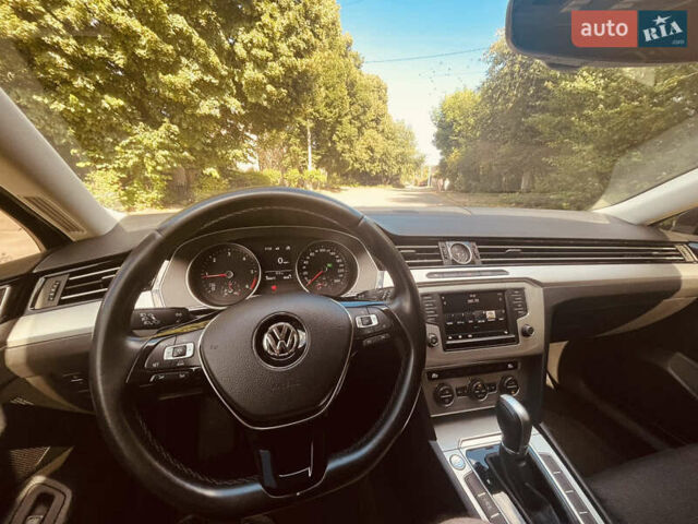 Черный Фольксваген Пассат, объемом двигателя 1.6 л и пробегом 307 тыс. км за 13350 $, фото 20 на Automoto.ua