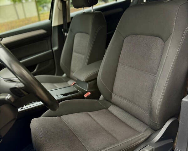 Черный Фольксваген Пассат, объемом двигателя 1.97 л и пробегом 205 тыс. км за 16600 $, фото 25 на Automoto.ua