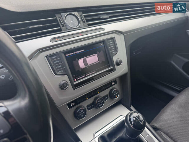 Черный Фольксваген Пассат, объемом двигателя 1.6 л и пробегом 347 тыс. км за 11700 $, фото 22 на Automoto.ua