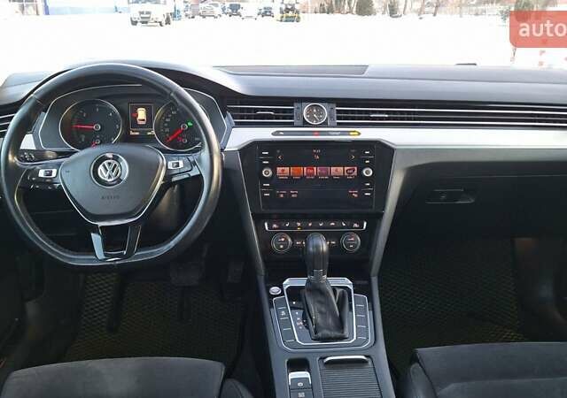 Черный Фольксваген Пассат, объемом двигателя 1.97 л и пробегом 243 тыс. км за 13999 $, фото 30 на Automoto.ua