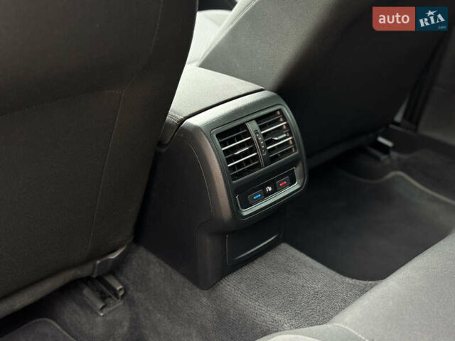 Черный Фольксваген Пассат, объемом двигателя 2 л и пробегом 170 тыс. км за 17500 $, фото 35 на Automoto.ua