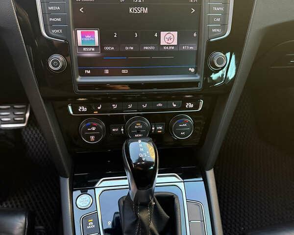 Черный Фольксваген Пассат, объемом двигателя 1.97 л и пробегом 217 тыс. км за 17600 $, фото 10 на Automoto.ua