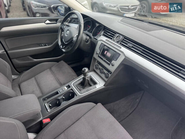 Черный Фольксваген Пассат, объемом двигателя 1.6 л и пробегом 347 тыс. км за 11700 $, фото 40 на Automoto.ua