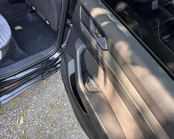 Чорний Фольксваген Пассат, об'ємом двигуна 2 л та пробігом 320 тис. км за 14650 $, фото 17 на Automoto.ua